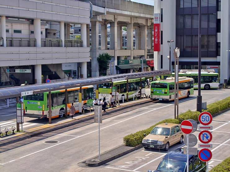 王子駅バス画像