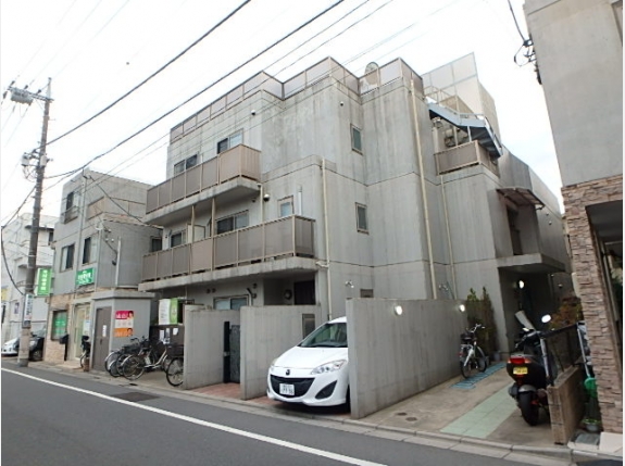 アヴィ・イソザキ