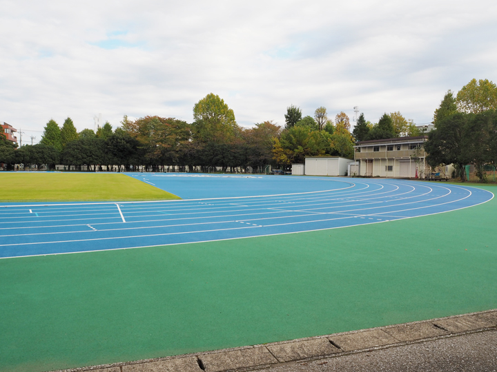 青木町公園総合運動場内の陸上競技場