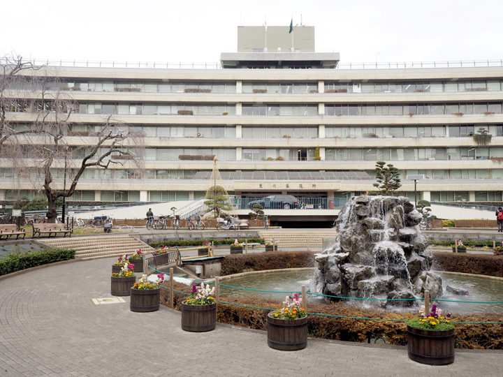 荒川区役所の外観